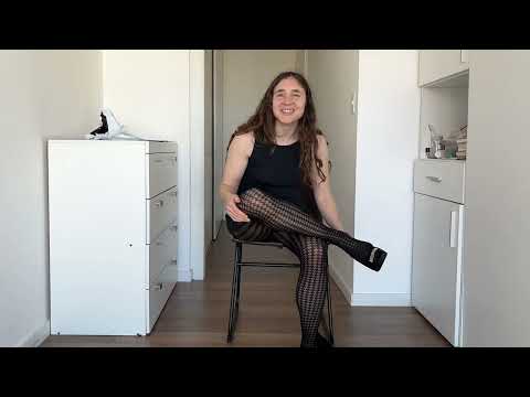 [4K] Melissa prueba las medias negras con diseños by Mora (este video sigue en el canal Telegram)