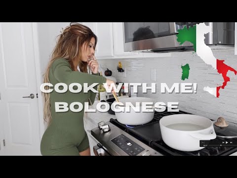 COOK WITH ME: HOMEMADE BOLOGNESE SAUCE | TIANA MUSARRA