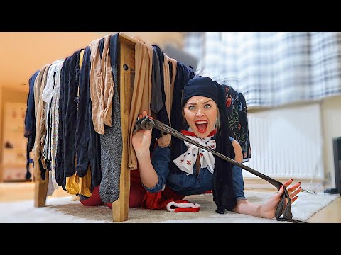 CRAZY PANTYHOSE DEN!