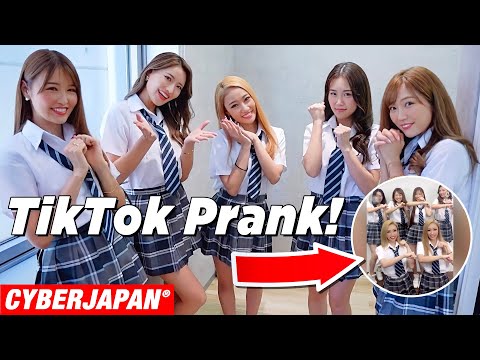 【ドッキリ】女子高生制服コスプレでティックトック踊りながら、双子にどっきり仕掛ける！【TikTok Prank】