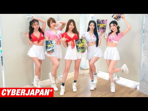 【振りすぎ注意】お尻もバストも跳ねまくり！シェイク対決が過激すぎw【CYBERJAPAN】