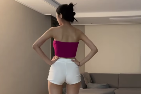 Fashion Star Moves Couch