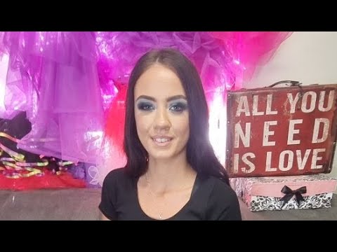 💋 Rose Is Live At Shoes Of Hollywood