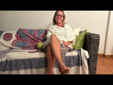 Foxy Geek Girl is going live! It’s my birthday chat from Spain so I’d love you to join me 😎☀️🇪🇸