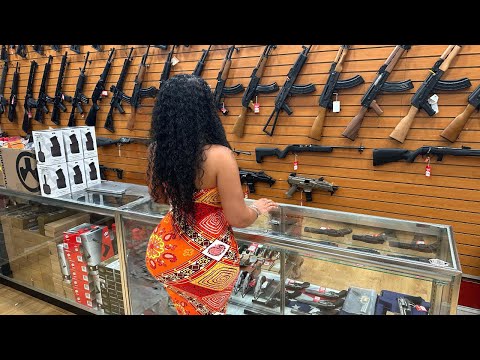 Guess ⁉️ What My Local Gun Store Staff EDC🤔