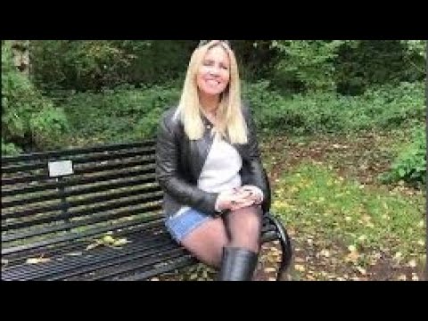 Guys, I’m lighting the fire and putting the kettle on later so make sure you’re ready #tights #live