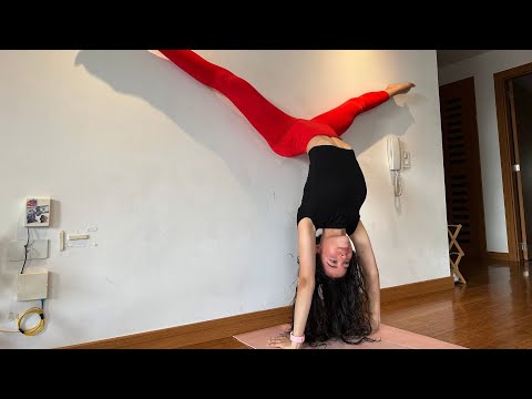 Handstand and split practice! 💞