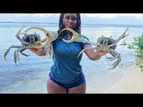 I STUCK MY HAND IN A CRAB HOLE – Giant Crab Catch & Cook