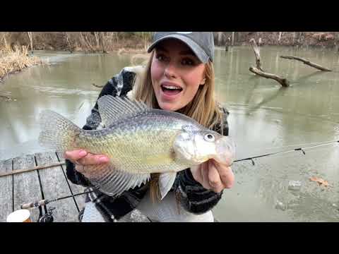 ICE FISHING FROZEN POND w/ GAS STATION TACKLE – Winter Crappie, Catfish, Bass. Adventure