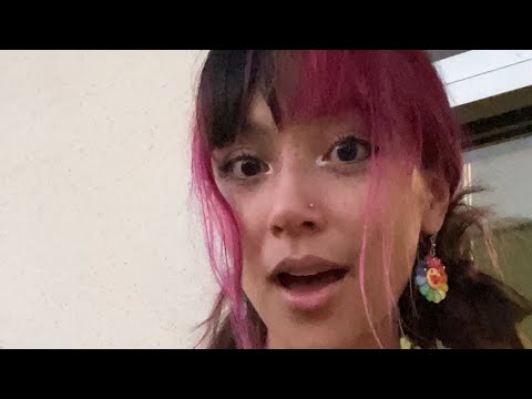 In line @ the thrift 👀