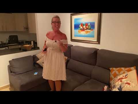 It’s sooo hot 🥵 in Spain but let’s catch up and see what you’ve been doing 😎👠🍸