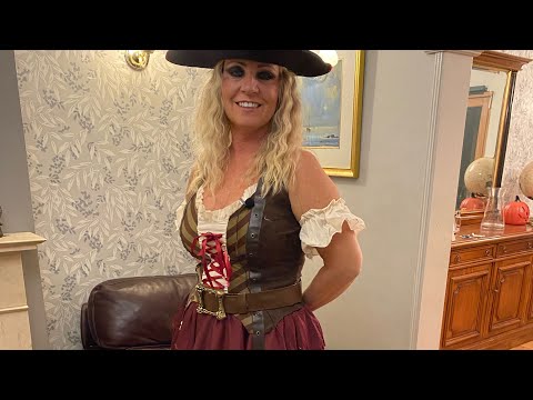 Let’s check out my new Halloween pirate fancy dress costume with striped tights and knee high boots