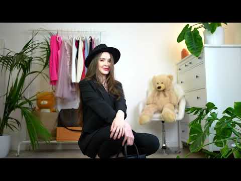 Modeling 7 Outfits for Colder Days. Styled with High Heels and Tights