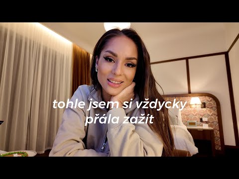 Plný pokoj dárků, alpaky a vánoční PR trip snů