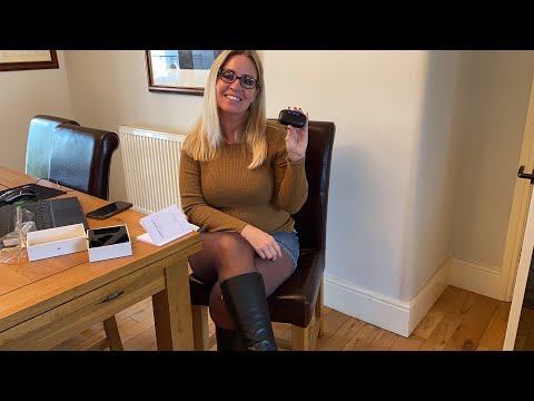 Reviewing and unboxing Votomy SoloPods S1 earbuds denim skirt, Dune knee high boots and black tights
