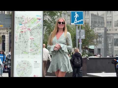 Short dress and Wind