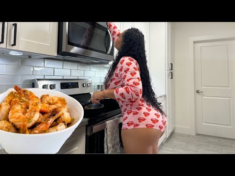 Shrimp and Creamy Cheesy Cheddar Grits | Guaranteed To Go Nutz