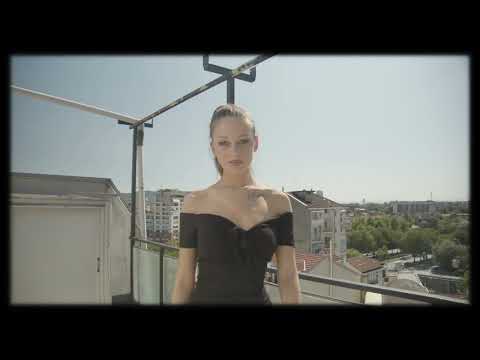 TRY ON FASHION EDITORIAL PANTYHOSE STOCKINGS TIGHTS HIGH HEELS MINISKIRT COLLANT SHORT SKIRT ZARA 4k