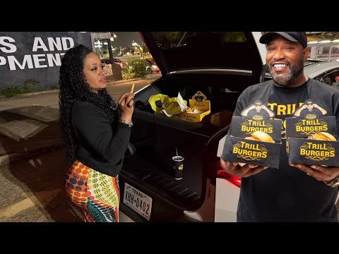 Trying Bun B’s Trill Burgers for the First Time!
