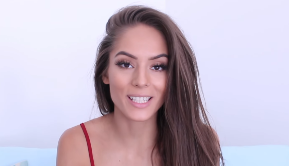 Týnuš Třešničková Hauls Six Bikinis