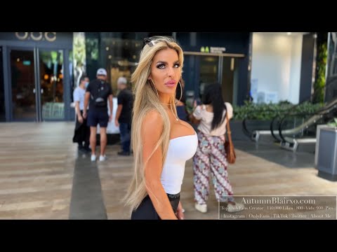Walking in Leggings tights JW Marriott SouthBeach Singapore Grand Prix Formula 1