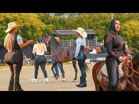 Amazing Rodeo in Colombia 🔥 Beautiful Women Riding Horses in the City