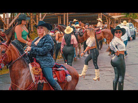 Beautiful Women Riding Horses in Colombia 😍 Chinchiná – Caldas