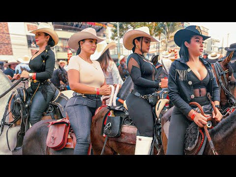 Beautiful Women Riding Horses in Colombia 😍 Christmas Parade