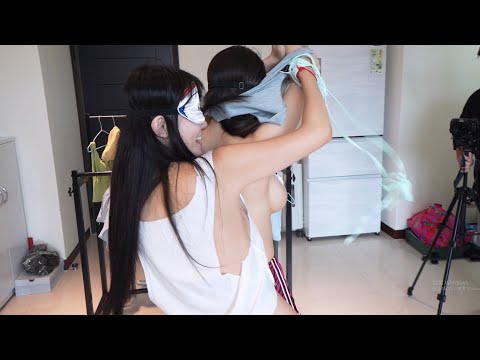 Blindfolded Outfit Swap Challenge｜挑戰矇眼互換衣服🔥｜눈가리고 옷 바꿔입기｜目隠し服交換｜आँख बंद कपड़े बदलना