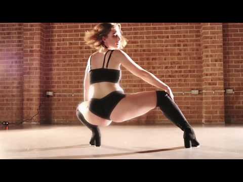 Britney Spears – I'm A Slave 4 U | Elle Twerk