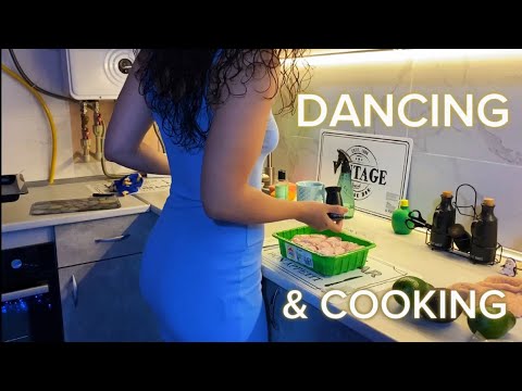 Cooking Chicken & Dancing Reggaeton. Cozy Fall Night Routine. Relaxing ASMR & Reggaeton