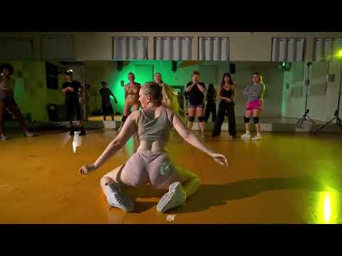 Courtney Sanderson Twerk Class in LA