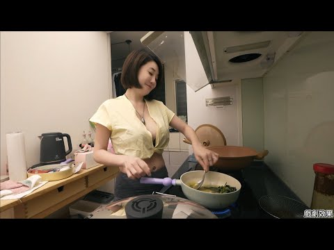 Don’t drink things from strangers.｜陌生人的東西不能亂喝｜知らない人の飲み物は飲まないで｜모르는 사람 거 마시면 안 돼