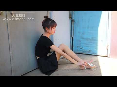 清纯苗条女大学生模特Chinese girls in pantyhose