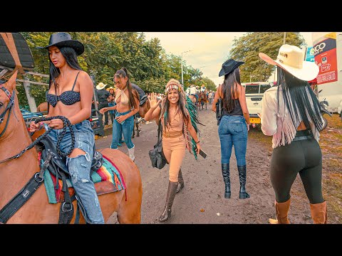 Incredible Women on Horseback in COLOMBIA 😍 #curvy #rodeo #horseriding
