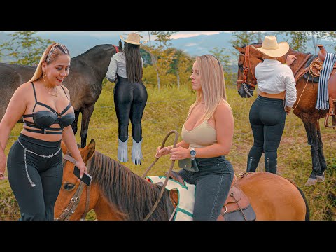 Incredible Women Riding Horses in COLOMBIA 😍 #horse #latina #cowgirl