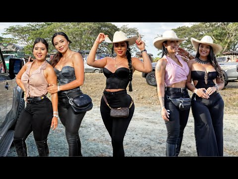 LATINAS ARE THE SEXIEST WOMEN ON EARTH. PERIOD #curvy #cabalgata #riding  #beautifulcolombianwomen