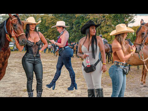 Lovely Women in Colombia Rules the Rodeo 😍🐴