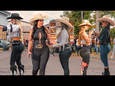 Lovely Women Showing Their Skills at Horse Riding in Colombia 😍😱