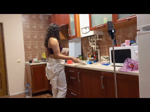 Night routine: cooking pasta and salad