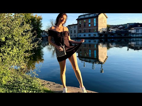 Simple Girl & Sunny Fields 🌞🐎🌿