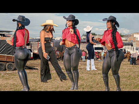 STUNNING CURVY WOMEN RIDING HORSES 😍 #rodeo #horseriding
