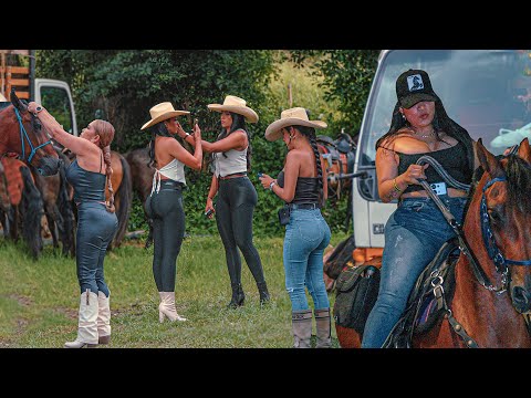 Stunning Women Riding in COLOMBIAN Amazing Rodeo 2024 😍