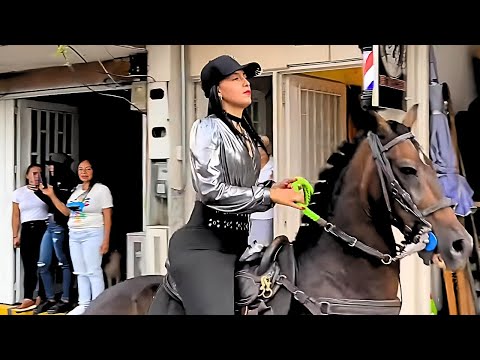 THE MOST BEAUTIFUL WOMEN RIDING IN CALIMA #latina #colombia  #horseriding  #beautifulwomen #cowgirl