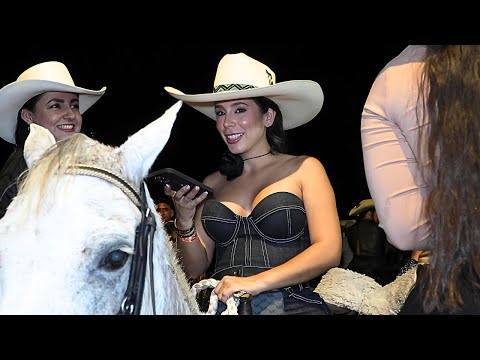THE MOST BEAUTIFUL WOMEN RIDING IN LA UNION #latina  #horseriding  #beautifulwomen #cowgirl